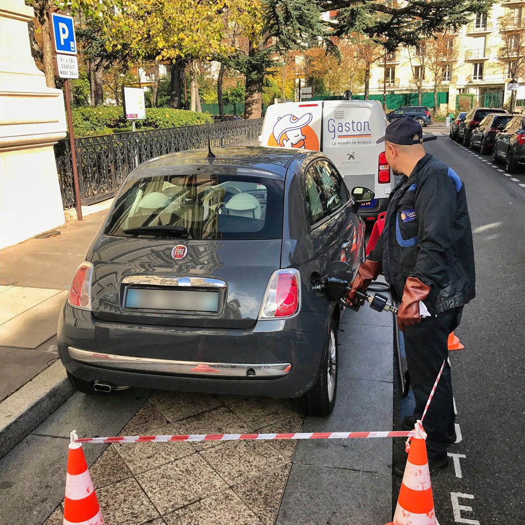 Pompiste Gaston Paris livraison carburant mobile sans-plomb