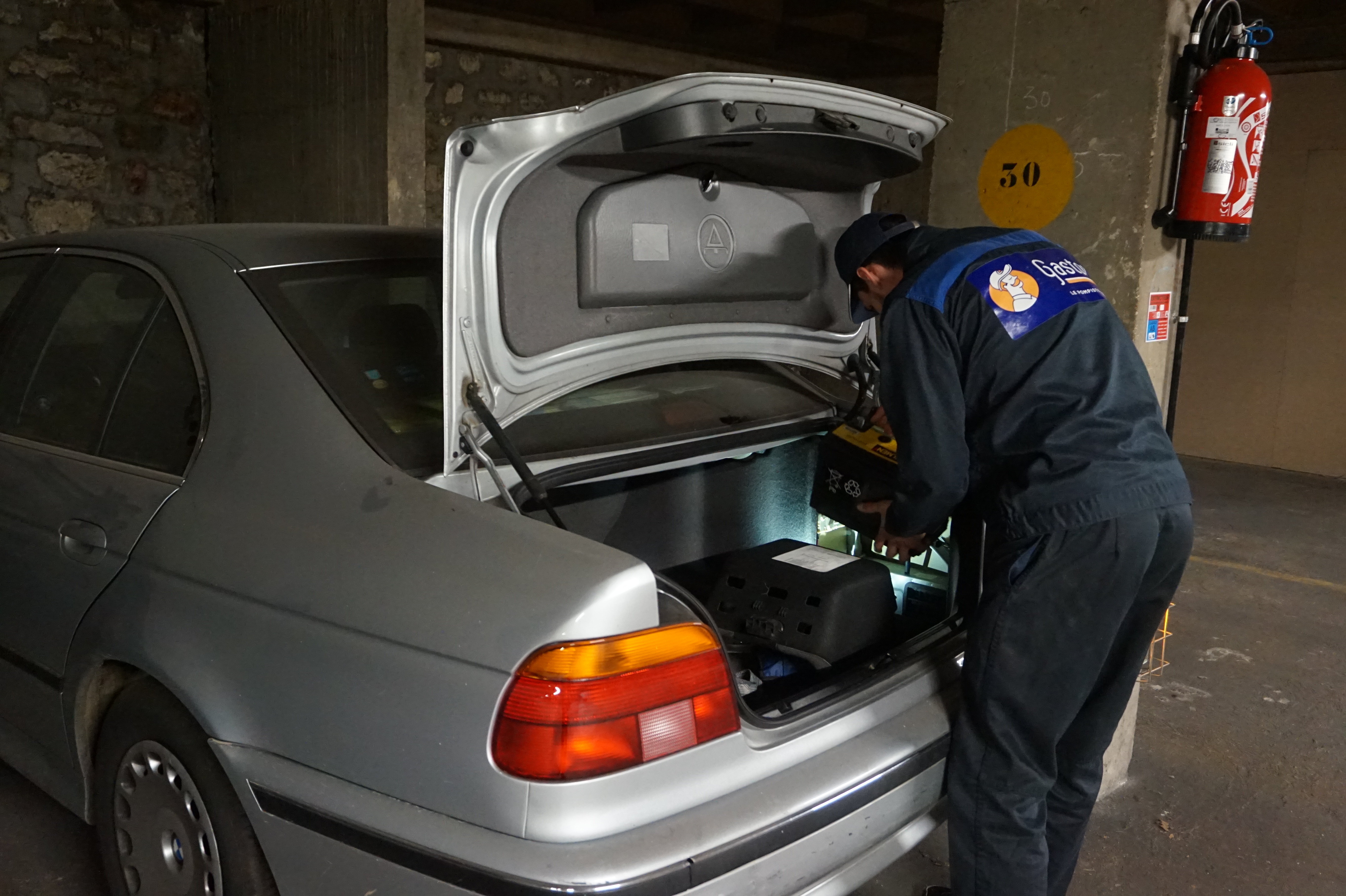 Pompiste Gaston Paris livraison carburant mobile sans-plomb
