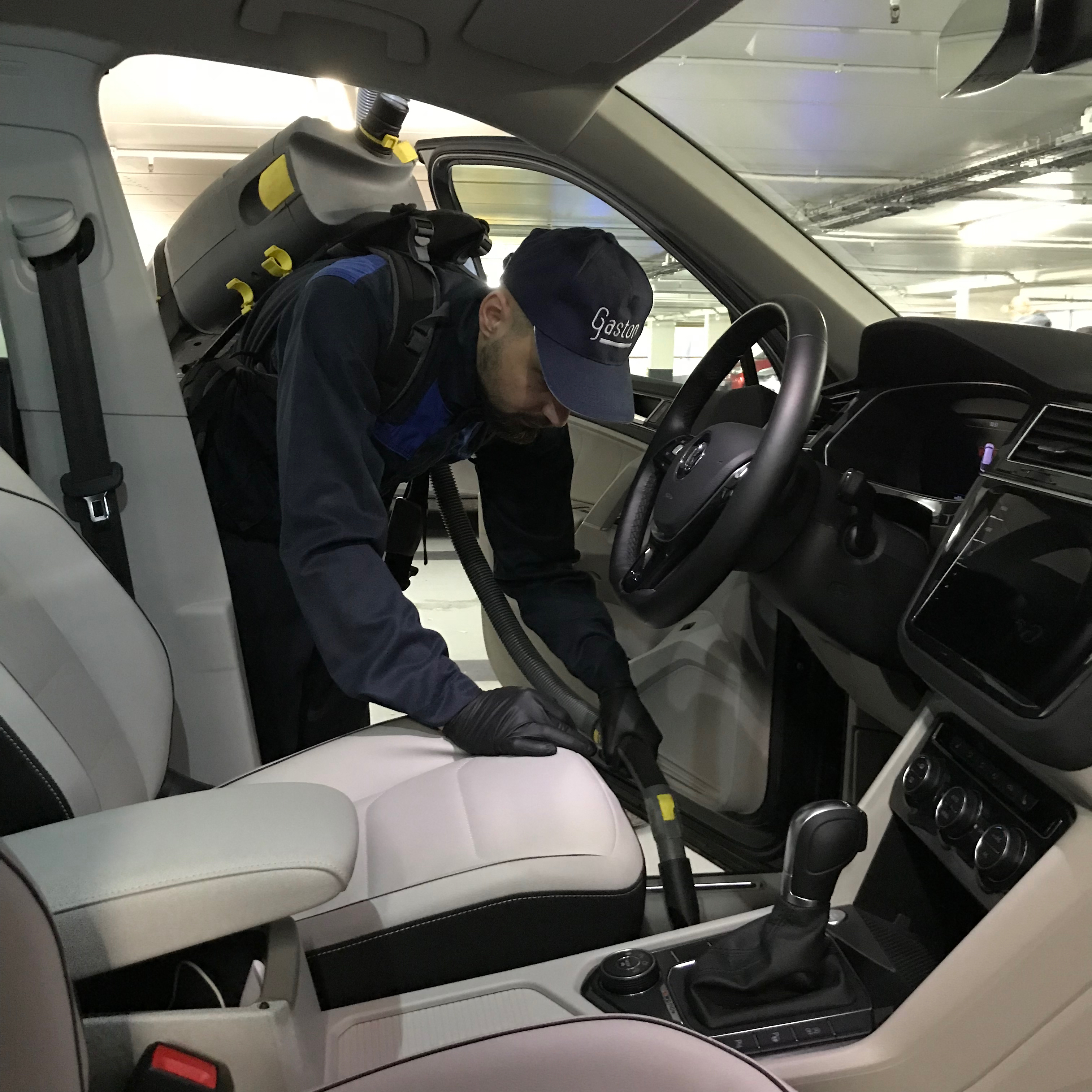 Pompiste Gaston Paris livraison carburant mobile sans-plomb