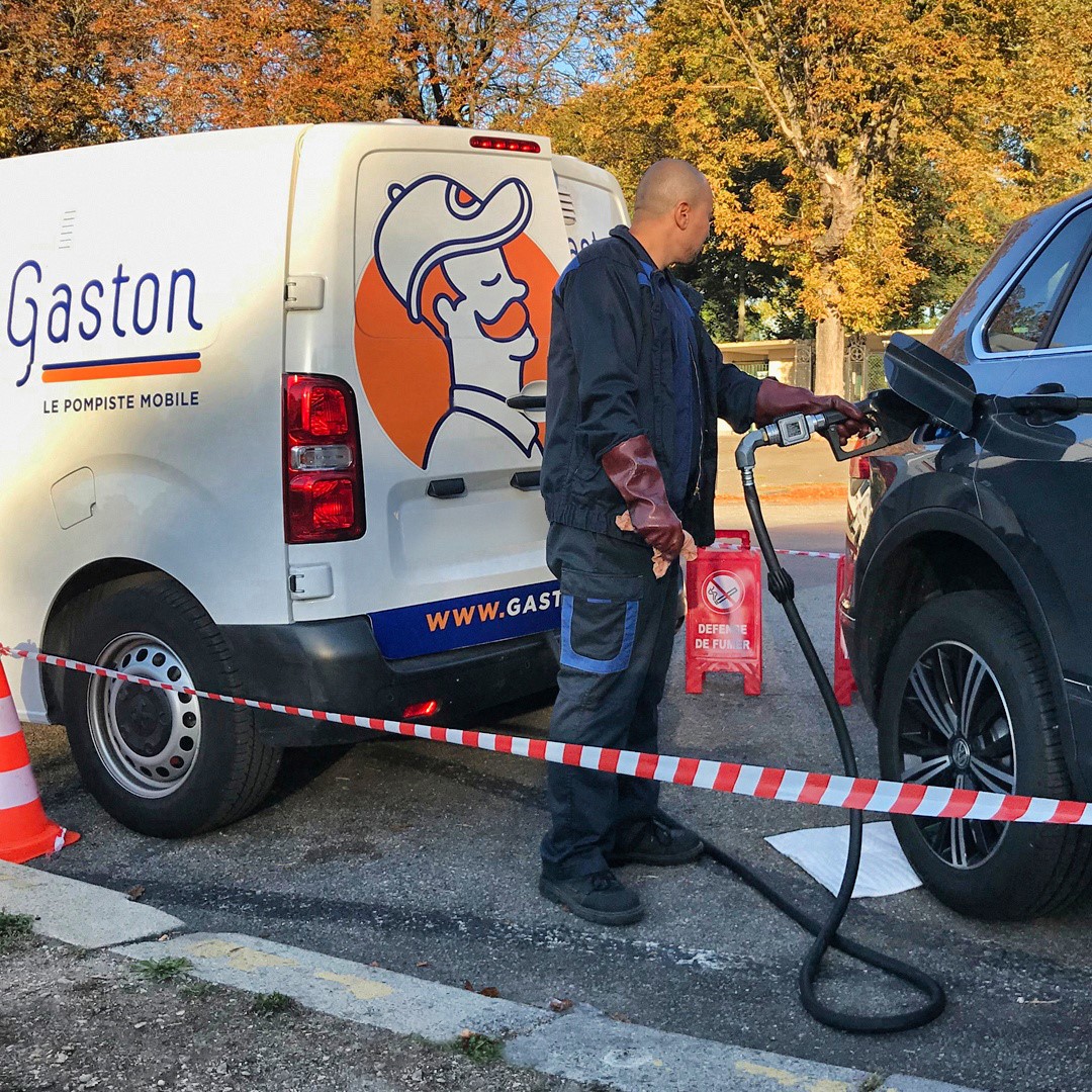 Pompiste Gaston Paris livraison carburant mobile sans-plomb